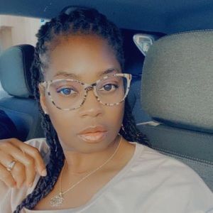 Meet your Posher, Denisha